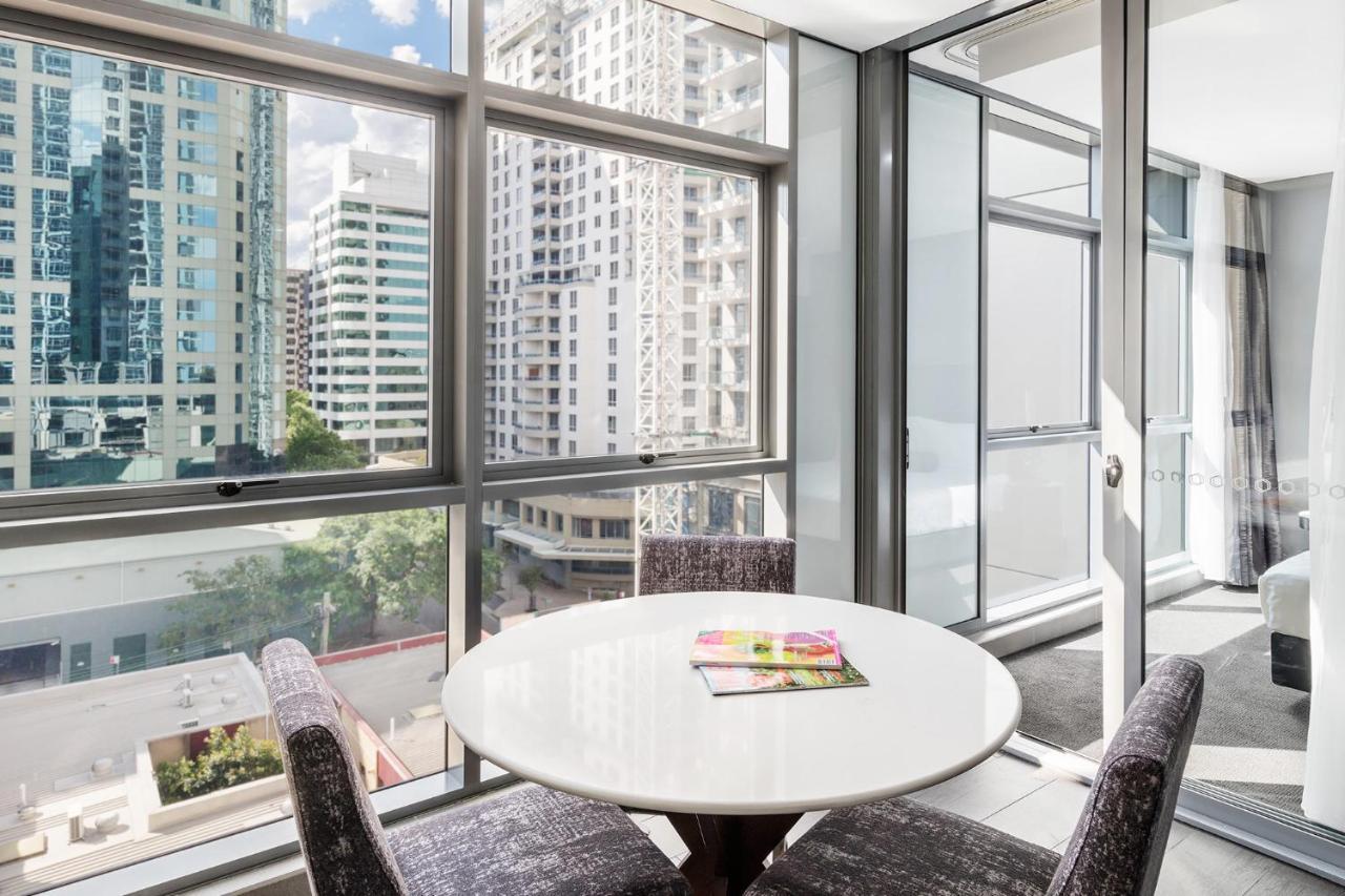 Meriton Suites Chatswood Sydney Exterior foto The interior of a typical apartment