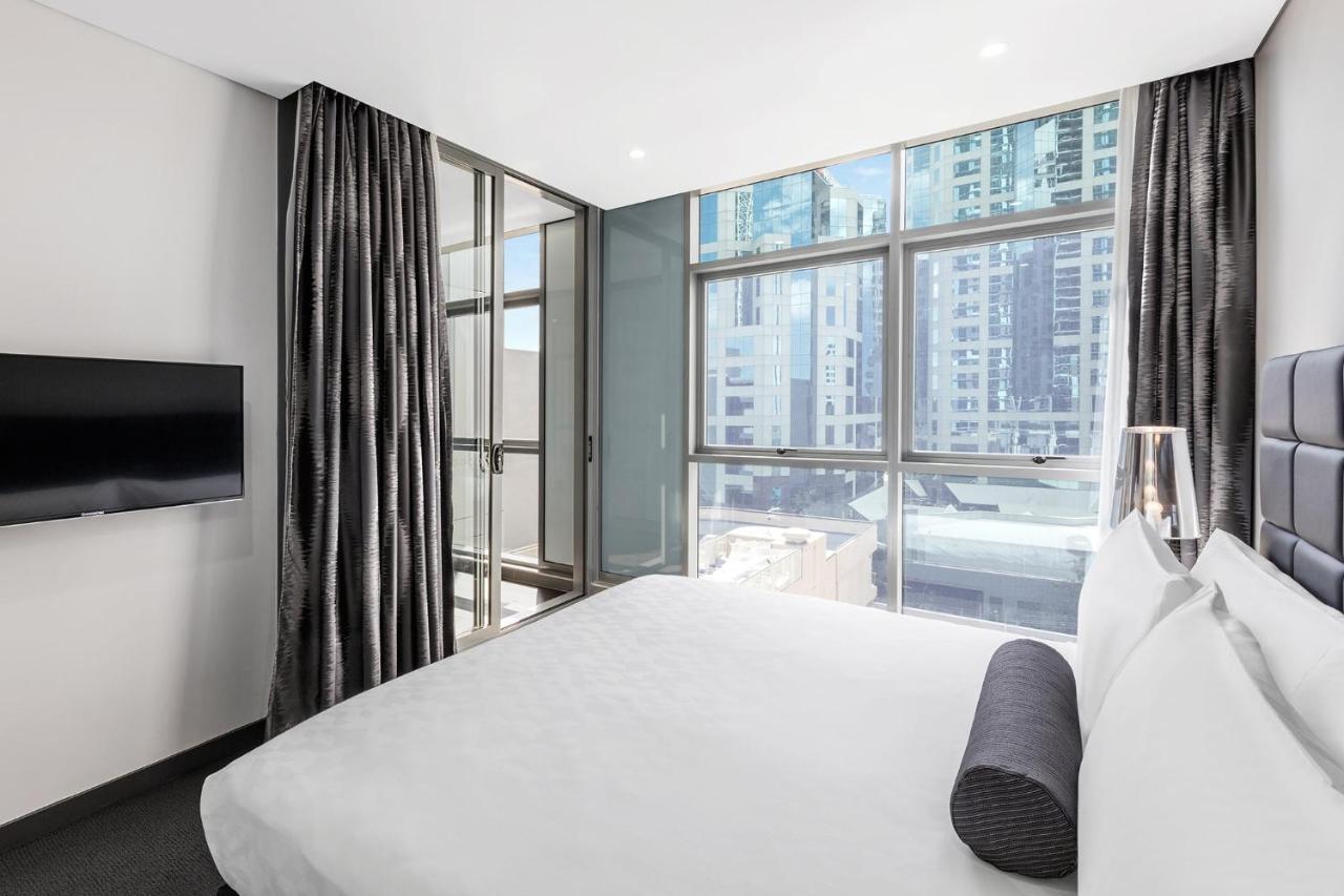 Meriton Suites Chatswood Sydney Exterior foto A bedroom at the hotel