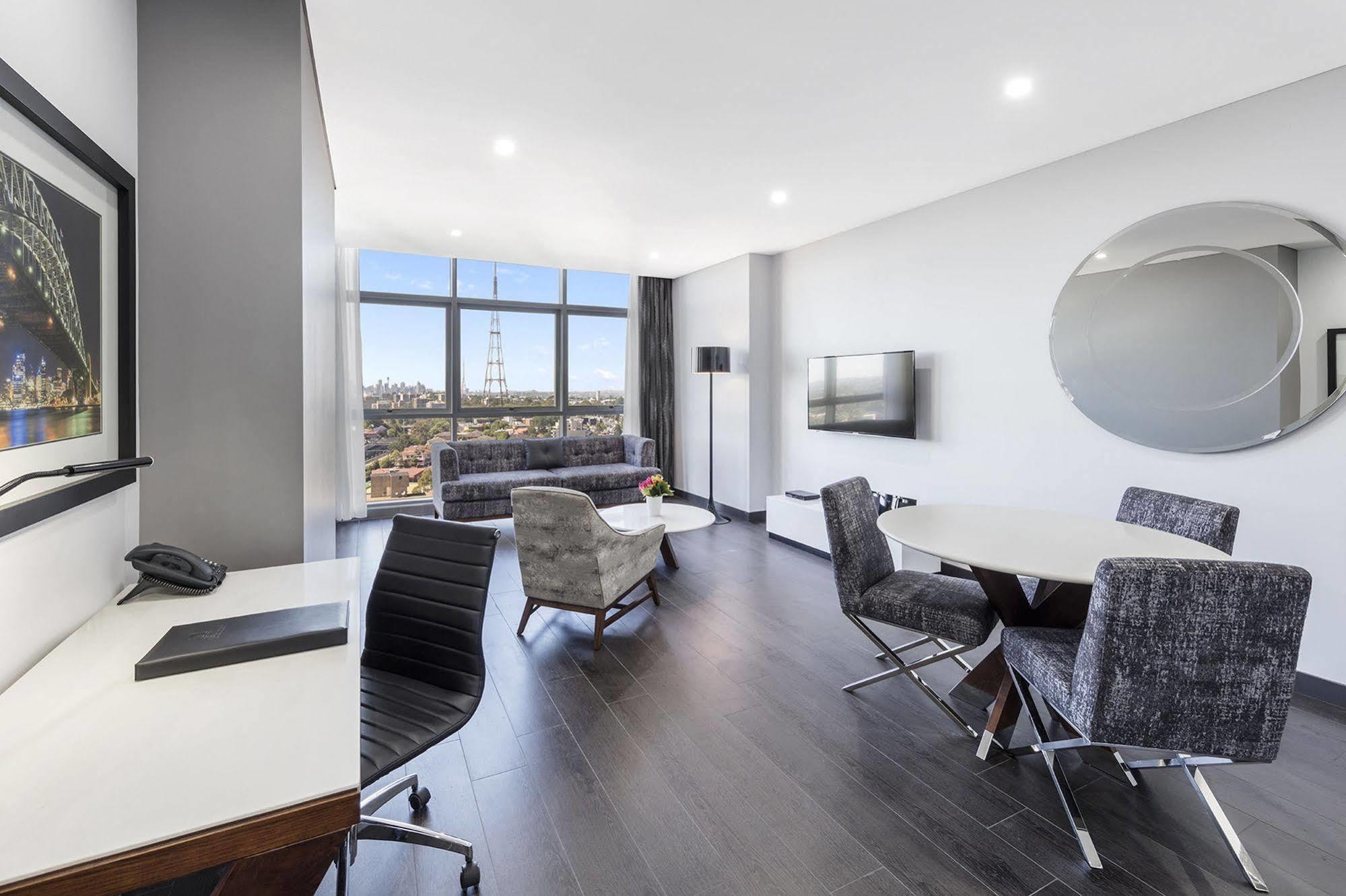 Meriton Suites Chatswood Sydney Exterior foto The interior of a typical apartment